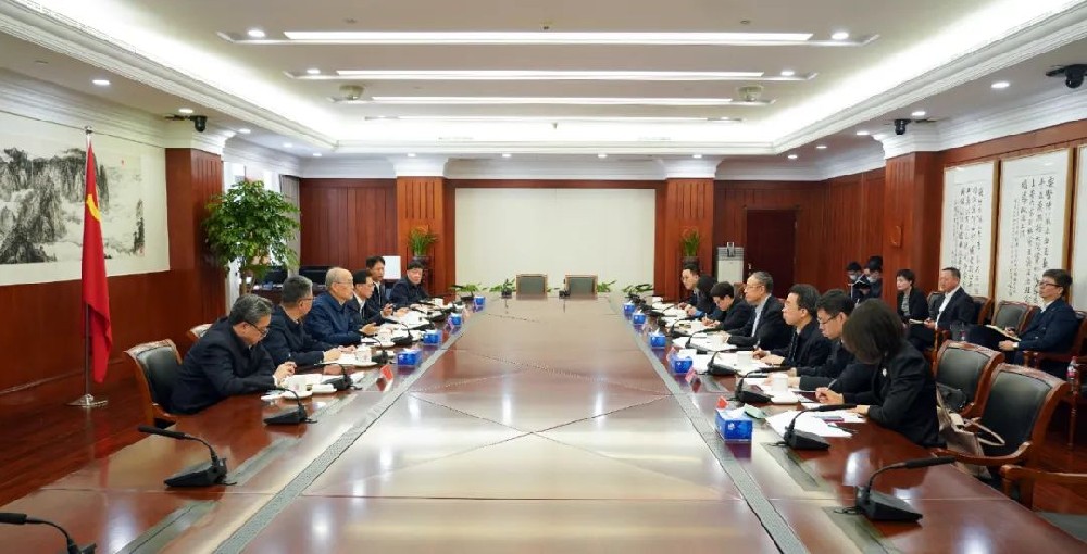 张军与万立骏一行座谈 强调 做深做实涉侨权益保护工作 凝聚推进中国式现代化建设的强大向心力